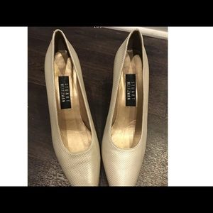 Stuart Weitzman ivory gold snakeskin textured pump